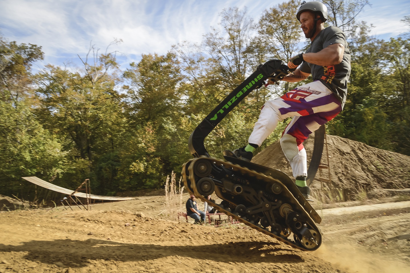 全地形履带越滑板车结构